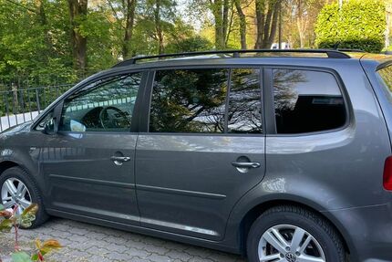 VW Touran 148.831 km 8.950 &euro; Hamburg 22177