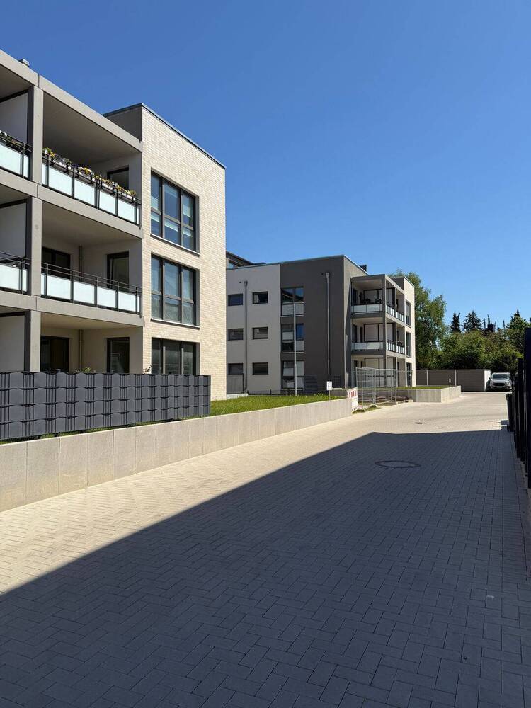 Terrasse und Garten, Gäste-WC, Aufzug, Tiefgarage, Fernwärme, KfW 55...