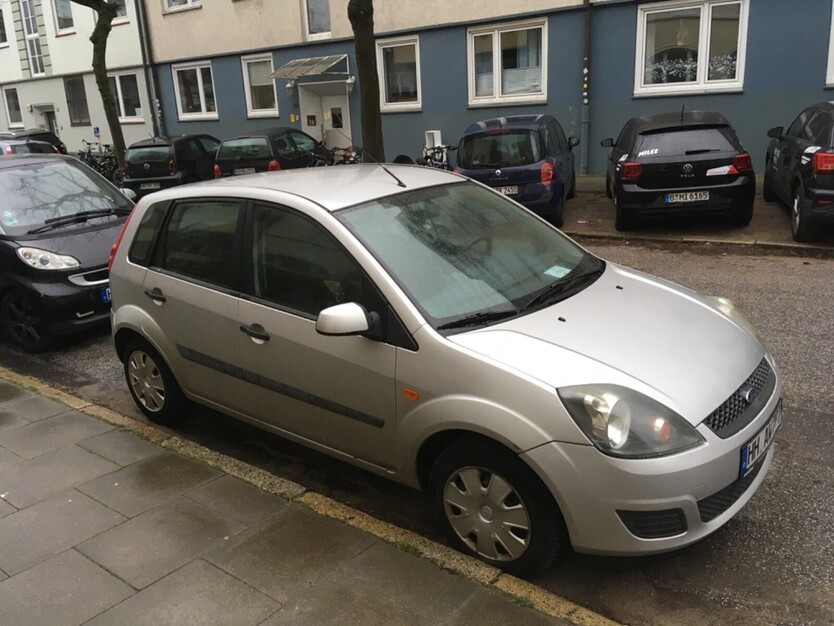 Ford Fiesta 72.000 km 2.800 € Hamburg 20038