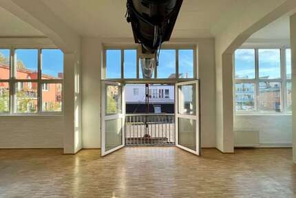 Büro in Hamburg 4.822,18 € 320 m²