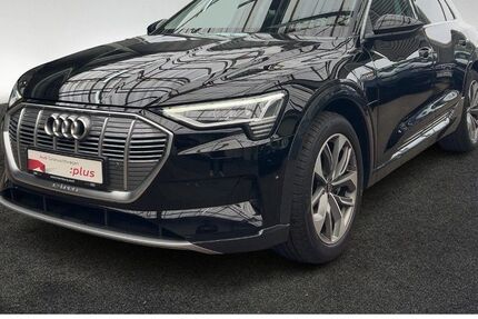 Audi e-tron 62.228 km 30.450 &euro; Hamburg 22529