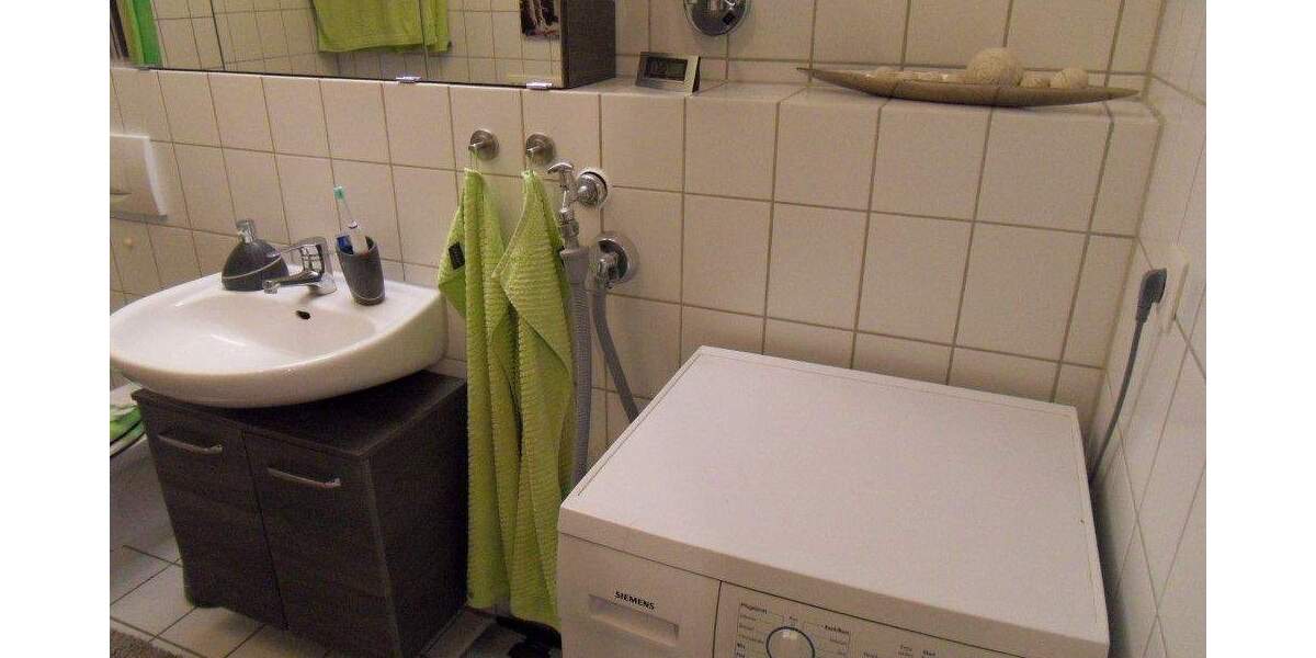 Große 1 22-Zimmer-Wohnung mit Balkon, Einbauküche und Vollbad! 3 zimmer