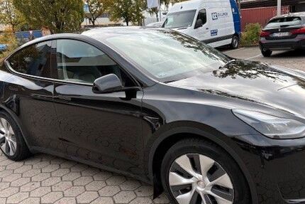 Tesla Model Y 111.000 km 27.800 € Hamburg 22525