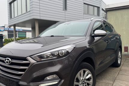 Hyundai TUCSON 119.000 km 14.200 € Pinneberg 25421