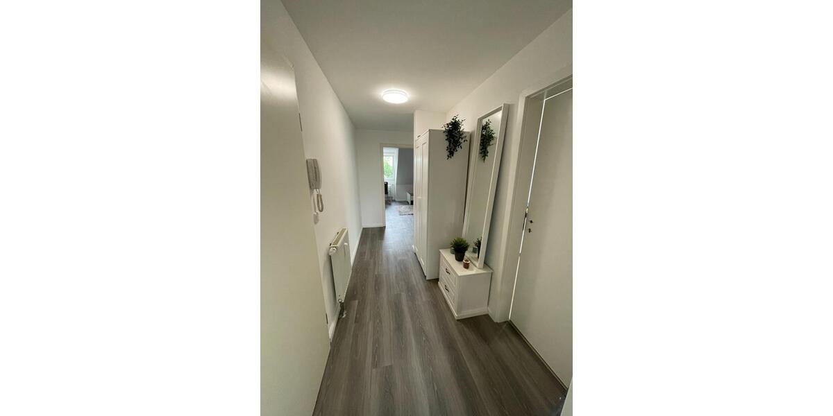 Möblierte WG-Zimmer in frisch sanierter Wohnung – Elbgaustraße 1 zimmer