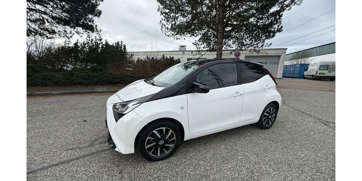 Toyota Aygo (X) 28.967 km 10.999 &euro; Barsbüttel 22885