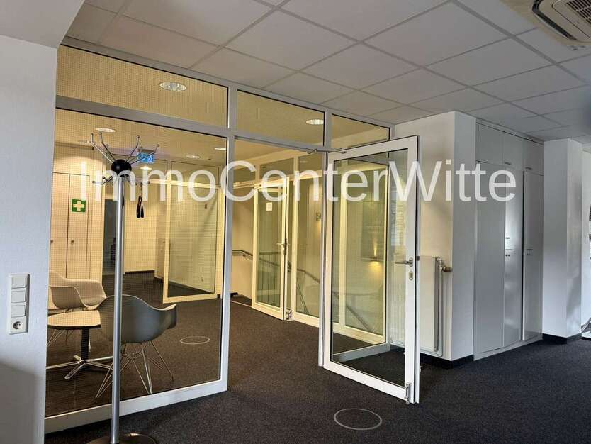 Büro in Pinneberg 5.399,55 € 359.57 m² zimmer