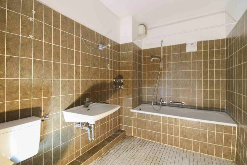 Ruhig & urban - hier passt Alles! 3-Zi.-Etagenwohnung mit Balkon, eigenem TG-Stellplatz und Aufzug