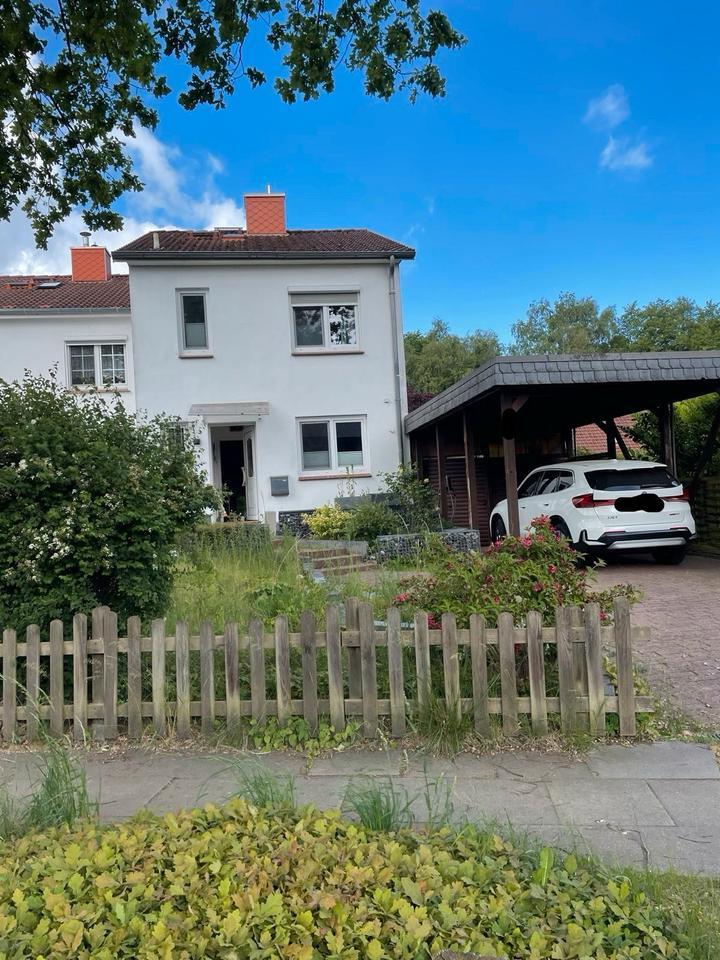 ruhiges Endhaus mit Gartenidylle auf mehreren Ebenen