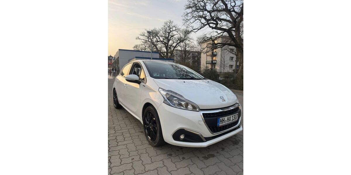 Peugeot 208 104.000 km 7.600 &euro; Hamburg 22047