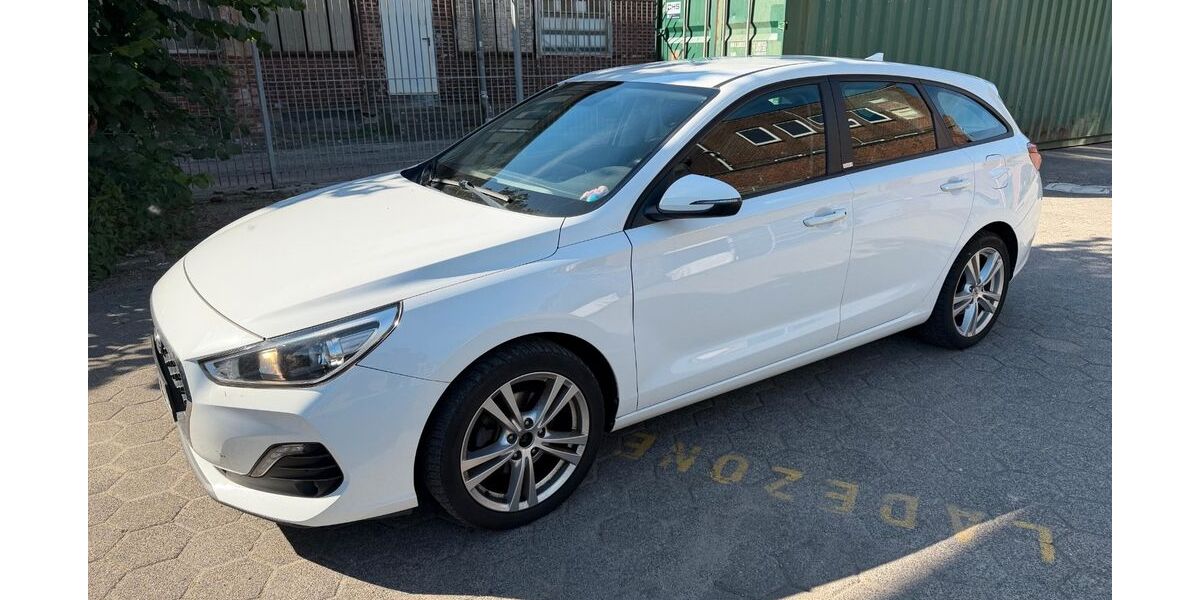 Hyundai i30 83.241 km 13.456 &euro; Hamburg 21079