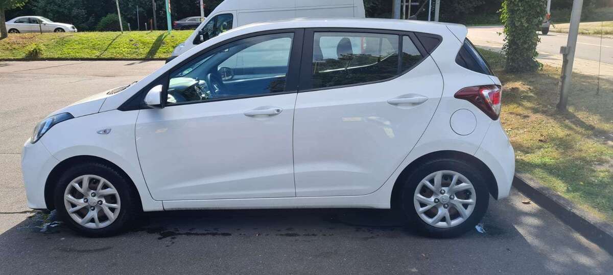 Hyundai i10 90.000 km 6.000 € Hamburg 21073