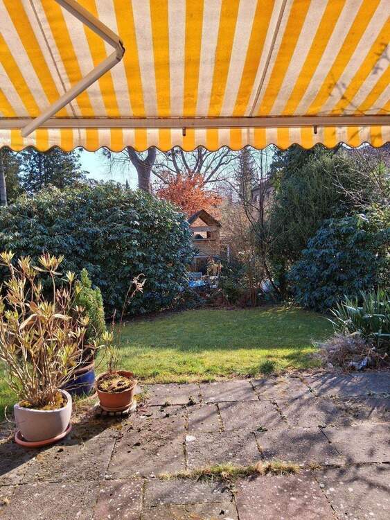 Einfamilienhaus - Südlage - 30 Zone - 6 Zimmer - Balkon - 2 Bäder - Keller - Tiefgarage