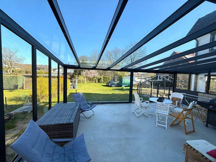 Charmante möblierte Doppelhaushälfte mit großem Wintergarten und modernem Innenleben