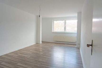 DU-Hochfeld, Wanheimer Straße 23-25 - 3-Zimmer-Wohnung im 5.OG ohne Aufzug zeitnah zu mieten !!