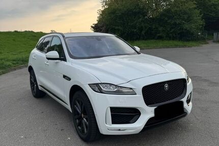 Jaguar F-Pace 110.500 km 24.300 &euro; Hamburg 21107