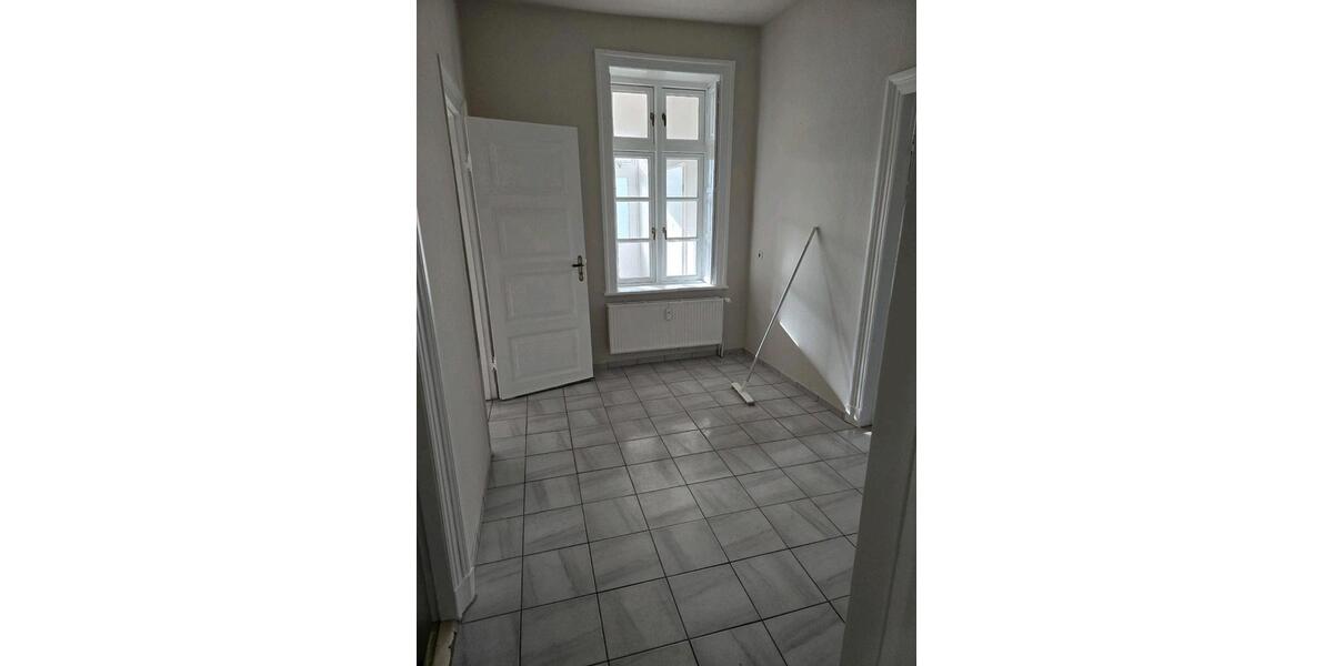 Erdgeschoßwohnung Pinneberg - 5 Zimmer, 150 m&sup2;, 2.300&euro; | Angebot:26381904