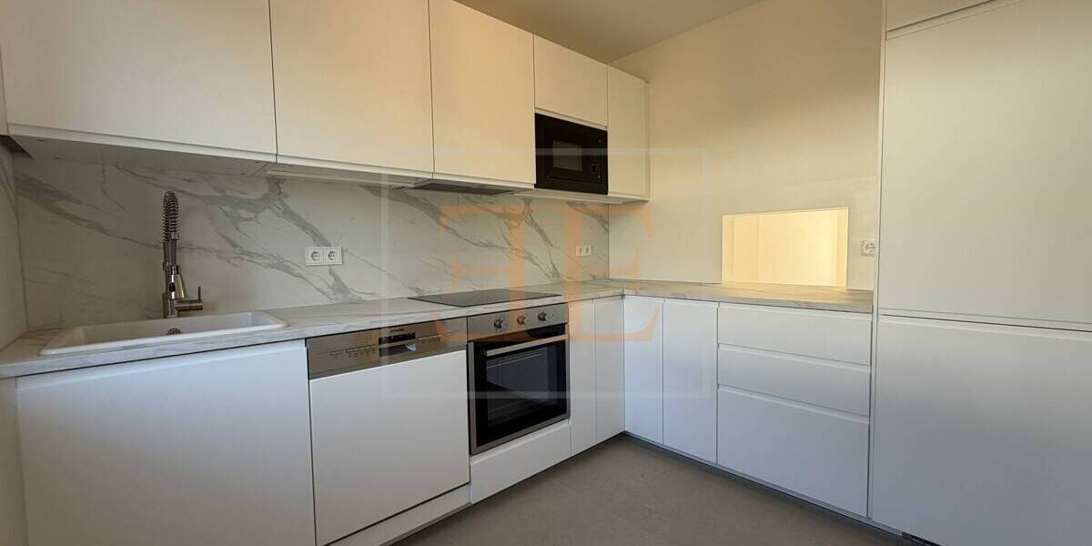 Frisch saniertes Reihenmittelhaus mit 6 Zimmern, Balkon und Einzelgarage zu vermieten - Reihenmittelhaus Rellingen | Angebot:26346609