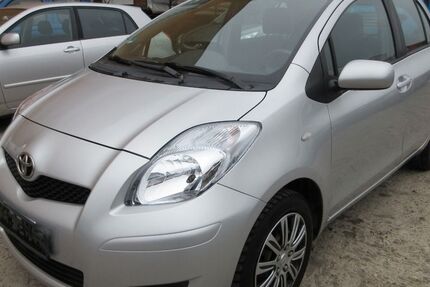 Toyota Yaris 102.759 km 3.000 &euro; Hamburg 20537