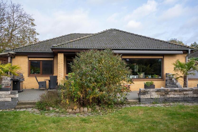 Haus mit großem Garten in bester Lage zimmer