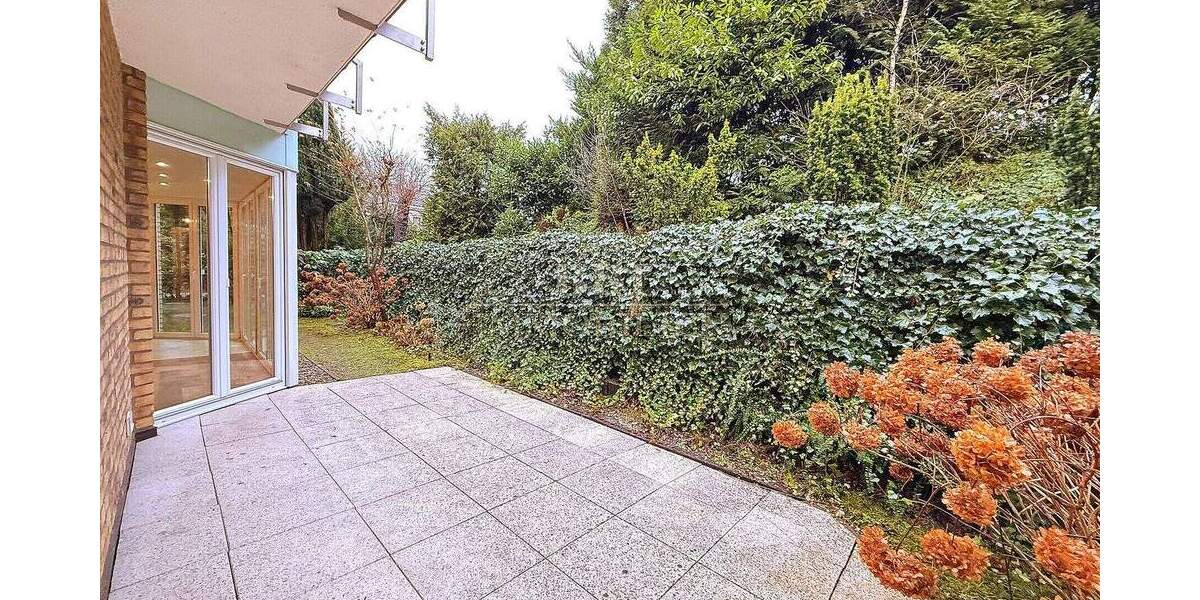 Erdgeschosswohnung mit Südgarten und 2 TG - Stilvolles Wohnen in privater Atmosphäre 4 zimmer