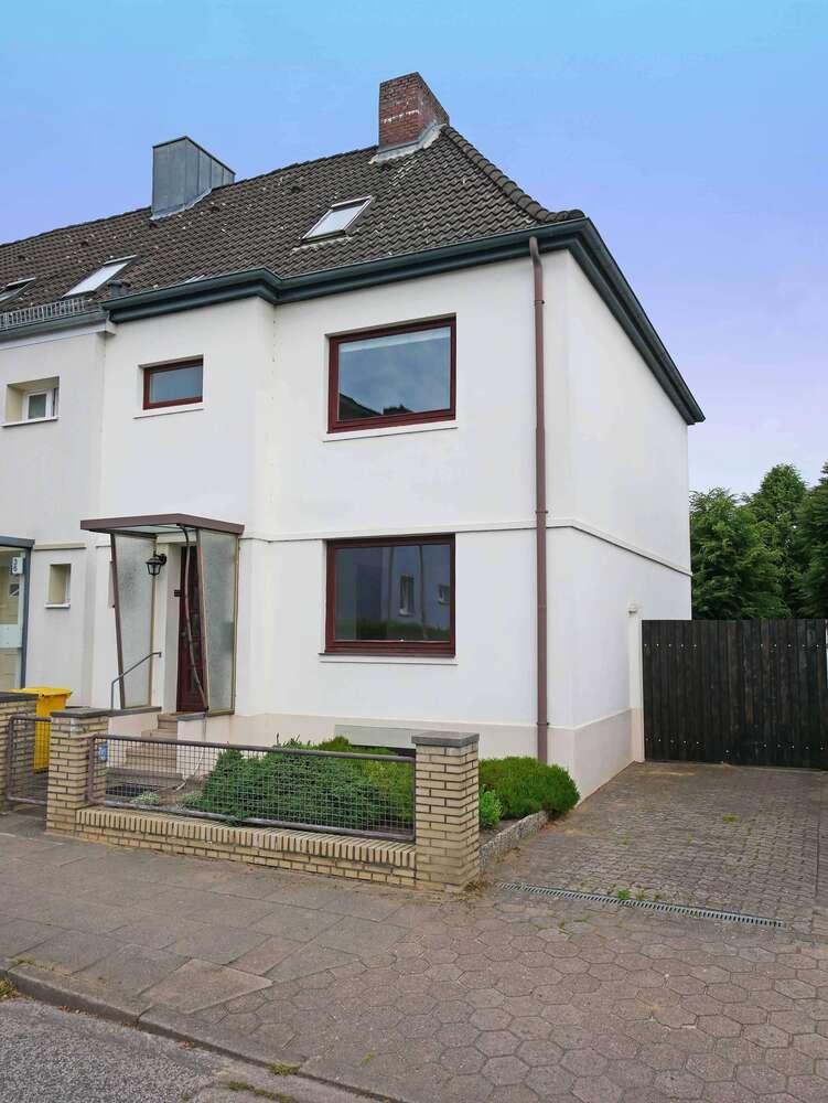 Haus zum Kaufen in Hamburg 270.000 € 106 m²
