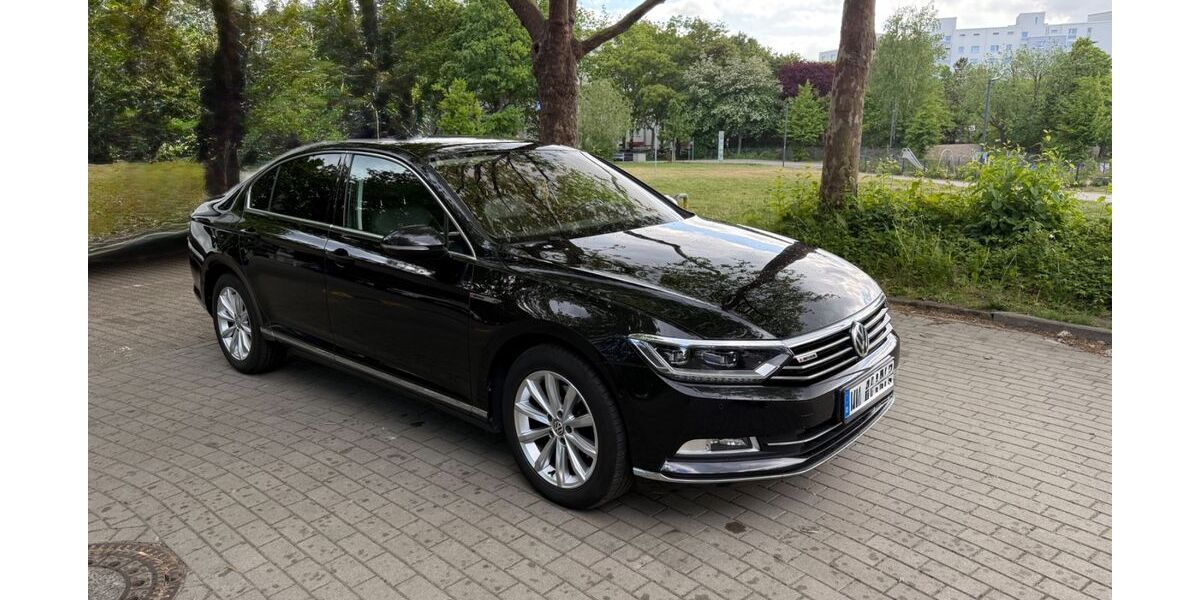 VW Passat 127.000 km 18.199 € Hamburg 22177