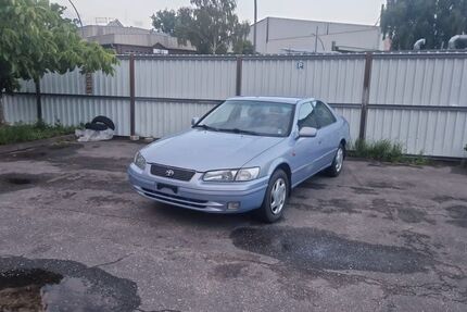 Toyota Camry 149.000 km 2.800 € Hamburg 20539