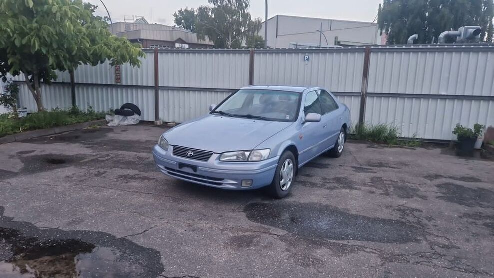 Toyota Camry 149.000 km 2.800 € Hamburg 20539