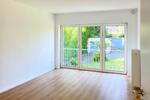 Frisch renovierte 2-Zimmer-Wohnung mit Blick ins Grüne und Balkon
