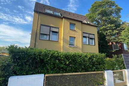 Mehrfamilienhaus mit 4 Wohnungen und 5 Garagen 1 zimmer