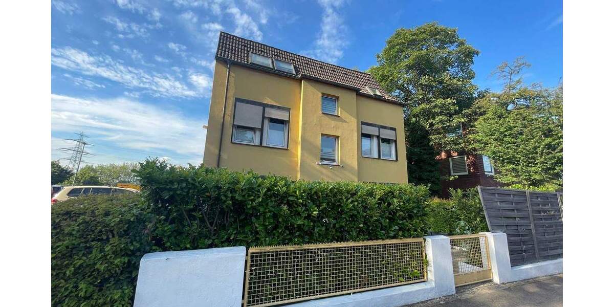 Mehrfamilienhaus mit 4 Wohnungen und 5 Garagen 1 zimmer