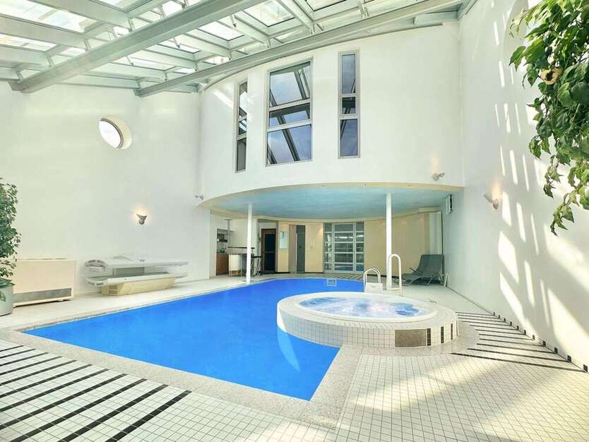 Haus zum Kaufen in Norderstedt 1.790.000 € 540 m²