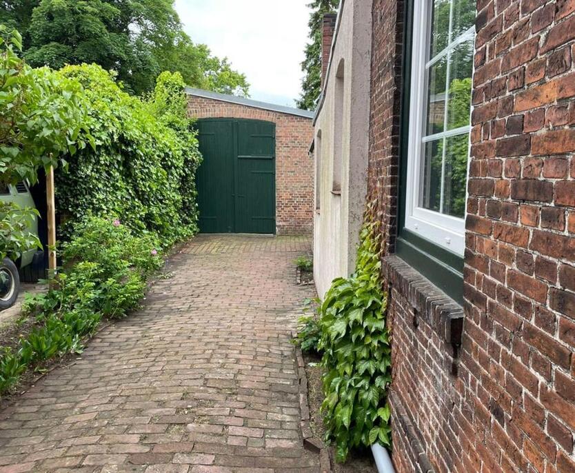 Schönes gepflegtes ZFH mit großem Garten + Werkstatt von privat