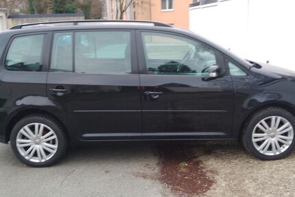VW Touran 144.000 km 4.195 &euro; Hamburg 21075