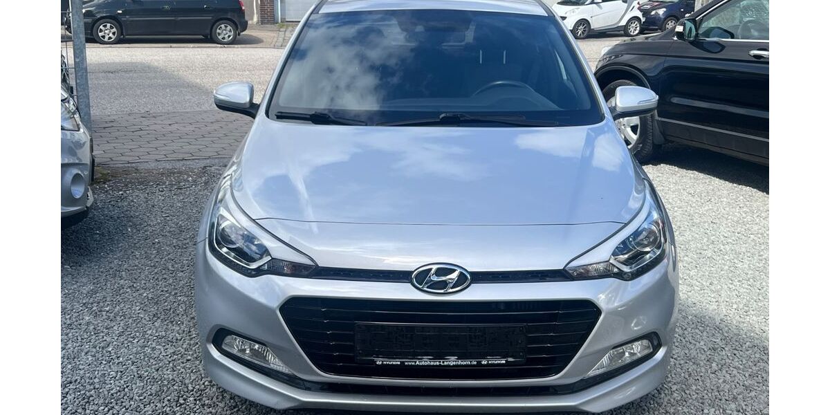 Hyundai i20 81.000 km 8.490 &euro; Hamburg 20537