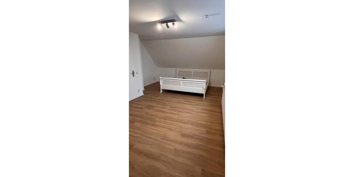 Dachgeschoßwohnung Hamburg Niendorf - 2 Zimmer, 92 m&sup2;, 1.660&euro; | Angebot:24700356