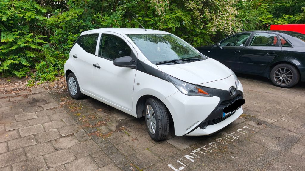 Toyota Aygo (X) 100.778 km 6.200 &euro; Hamburg 22339