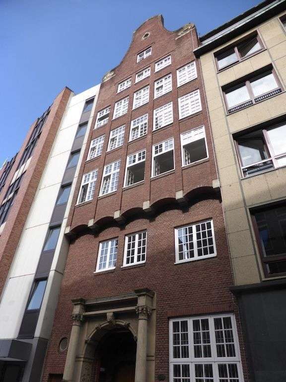 Büro in Hamburg 2.450 € 150 m²