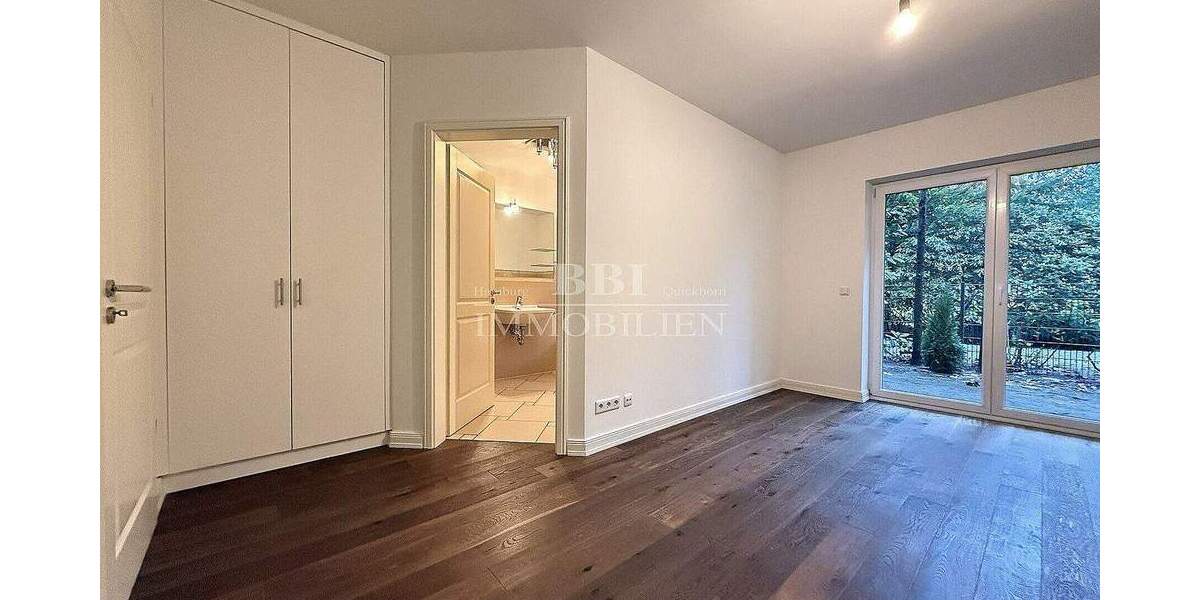 Erdgeschosswohnung mit Südgarten und 2 TG - Stilvolles Wohnen in privater Atmosphäre 4 zimmer