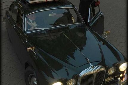 Jaguar Daimler 75.798 km 39.450 € Hamburg 22587