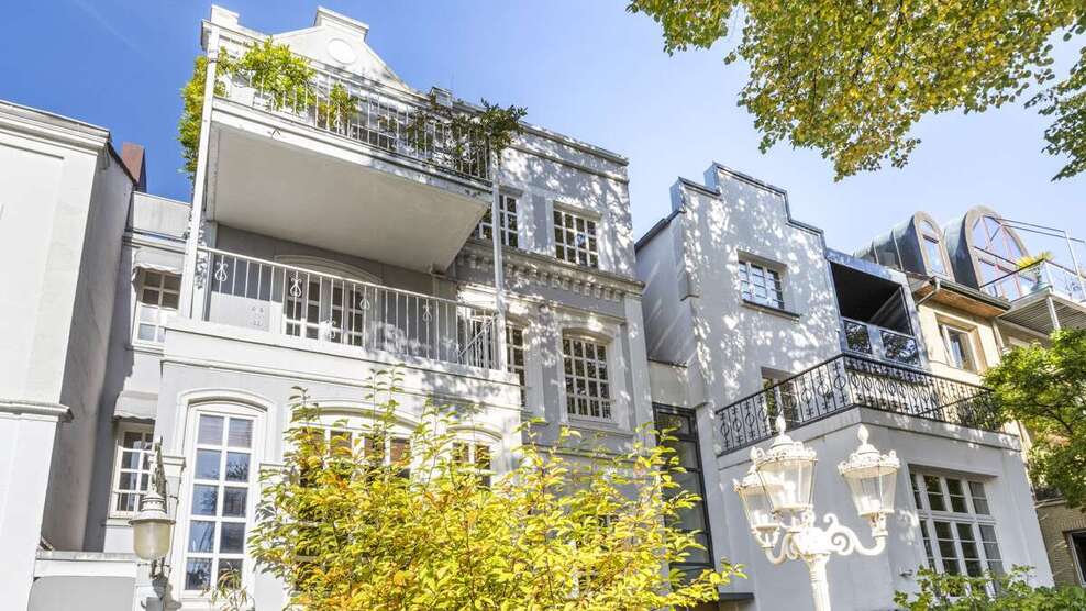 Haus zum Kaufen in Hamburg - Uhlenhorst 3.780.000 € 230 m² 11 zimmer