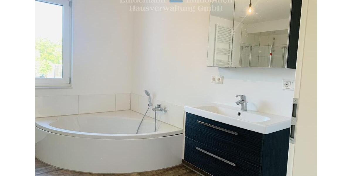 Erdgeschoßwohnung Buxtehude - 3 Zimmer, 122 m&sup2;, 1.300&euro; | Angebot:25646557