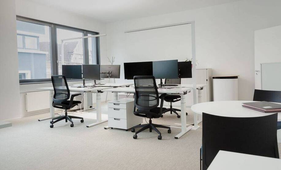 Moderne Büroplätze zur Untermiete - voll möbliert & Stellplatzoption - All-in-Miete