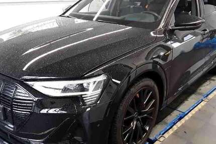 Audi e-tron 44.375 km 40.990 &euro; Hamburg 22047