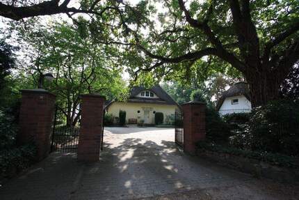 Ein Juwel: Traumhaftes Reetdach-Ensemble mit 3 Wohneinheiten auf parkähnlichem Grundstück direkt vis-á-vis dem Ossenmoorpark! 1 zimmer