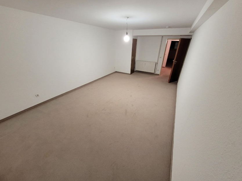Büro & Lager mit Pantry und Duschbad; frisch gestrichen zimmer