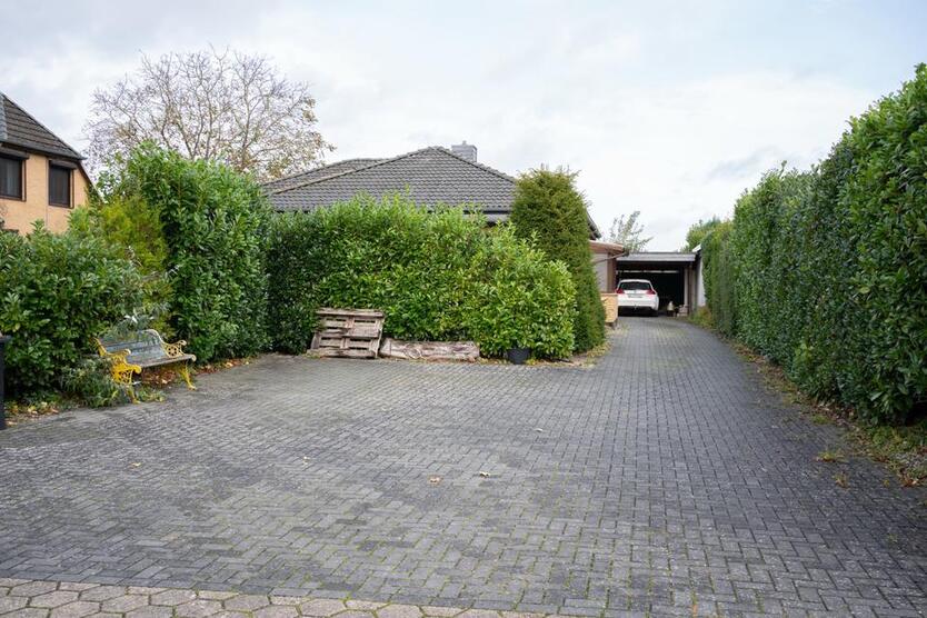 Haus mit großem Garten in bester Lage zimmer