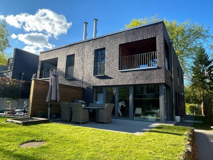 Doppelhaushälfte im Bauhausstil in Toplage von Hamburg Eißendorf