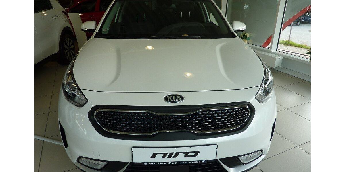 Kia Niro 49.570 km 16.485 € Hamburg 22049